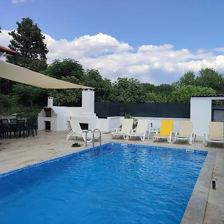 호텔 Serenity With Private Pool And Large Garden. 무글라
