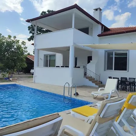 Serenity With Private Pool And Large Garden. * 무글라