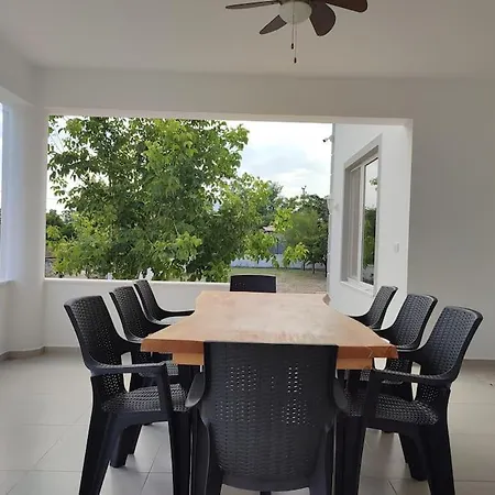 Serenity With Private Pool And Large Garden. 호텔