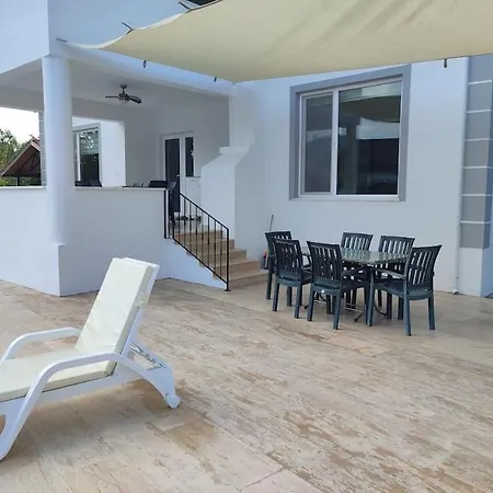 호텔 Serenity With Private Pool And Large Garden. *
