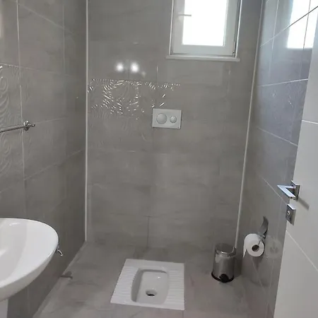 Serenity With Private Pool And Large Garden. * 무글라
