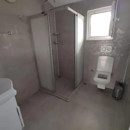 Serenity With Private Pool And Large Garden. 호텔 *