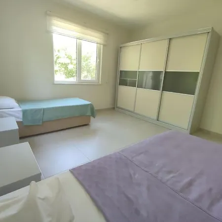 Serenity With Private Pool And Large Garden. 호텔 무글라