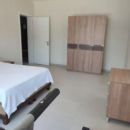 Serenity With Private Pool And Large Garden. 호텔